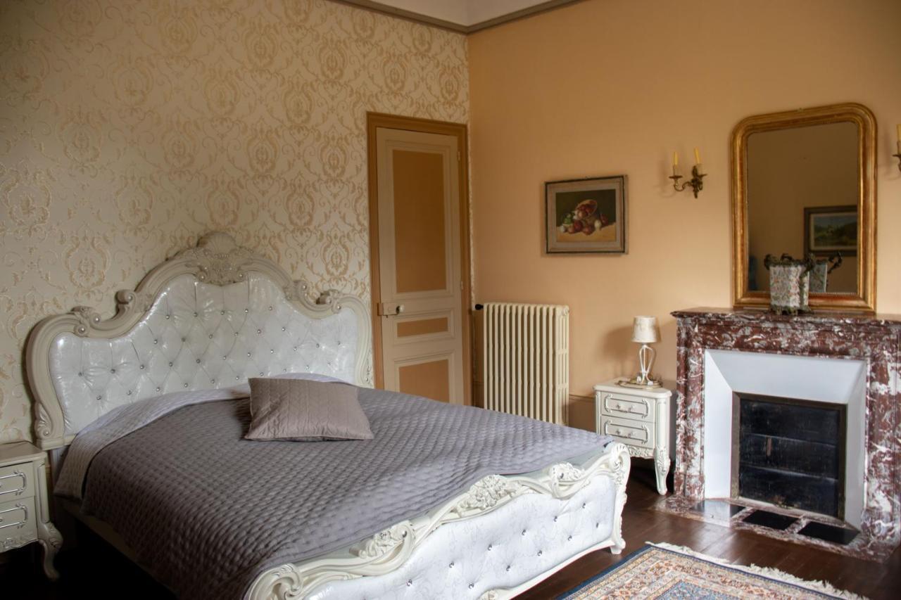 ホテル Le Pavillon De St Agnan Hautefort エクステリア 写真