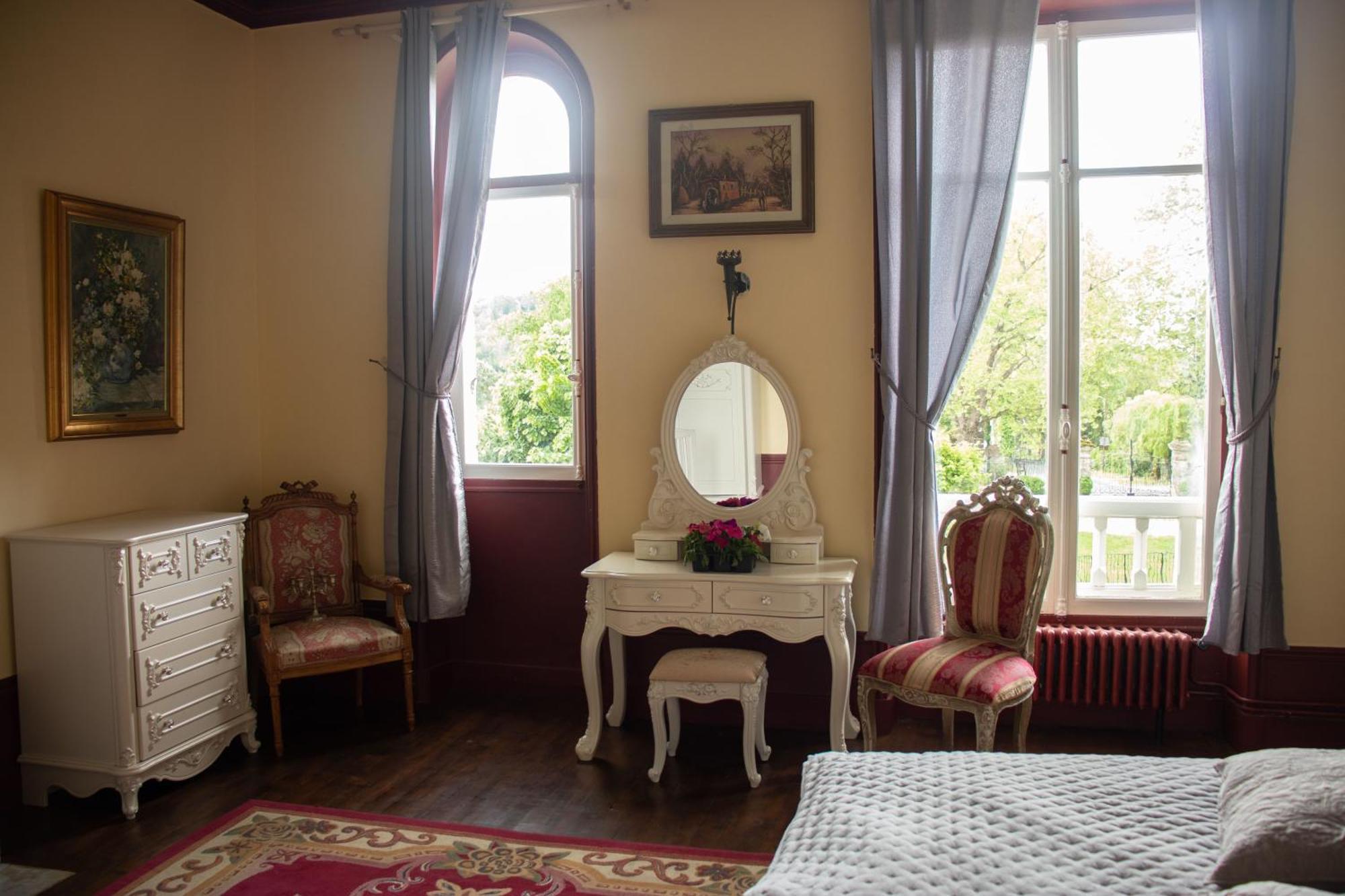ホテル Le Pavillon De St Agnan Hautefort エクステリア 写真