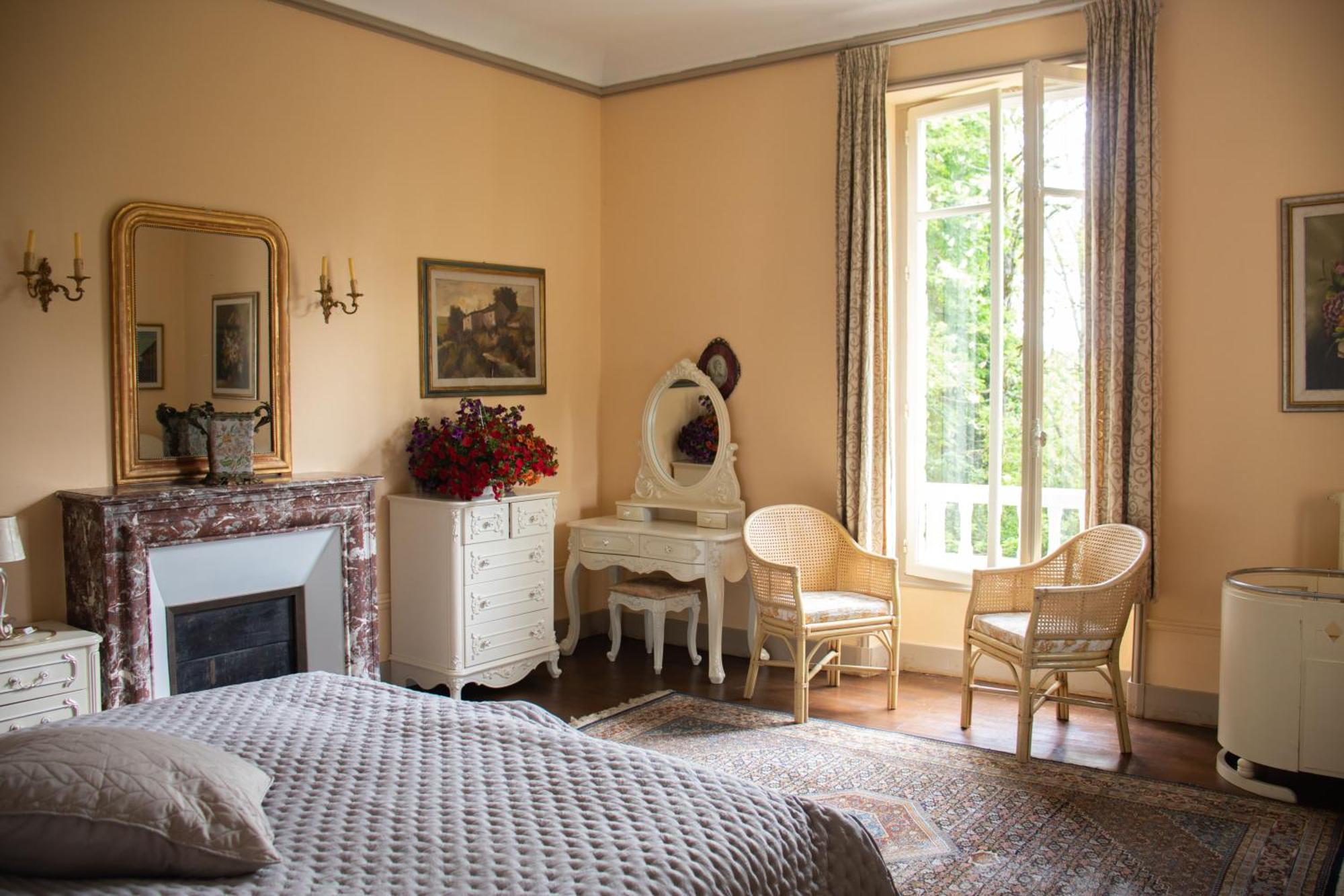 ホテル Le Pavillon De St Agnan Hautefort エクステリア 写真